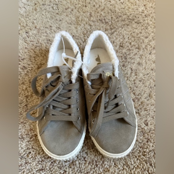 GOLA Tan and White Low-Top Sneakers with Suede Finish Size 5 - Picture 1 of 7
